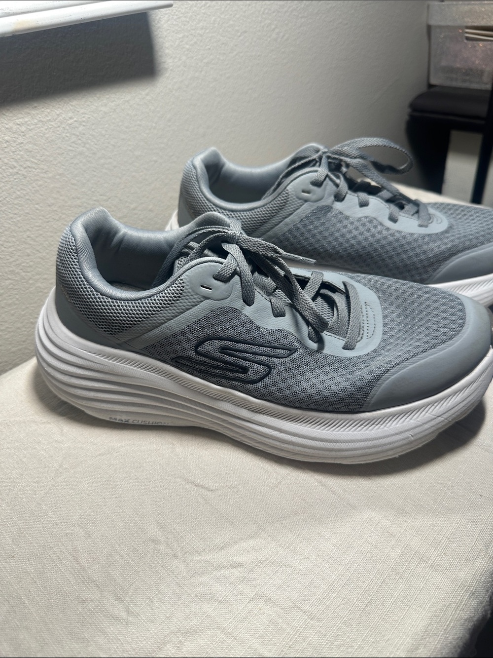 Skechers Light Gray Sneakers Sz 8 extra wide